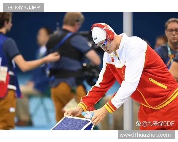 聚焦足球球星独特喉结特征展现赛场上力量与个人魅力